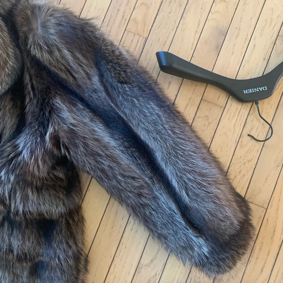 Raccoon 3/4 length real fur. Size Large.  No rips or marks on lining - Picture 4 of 4